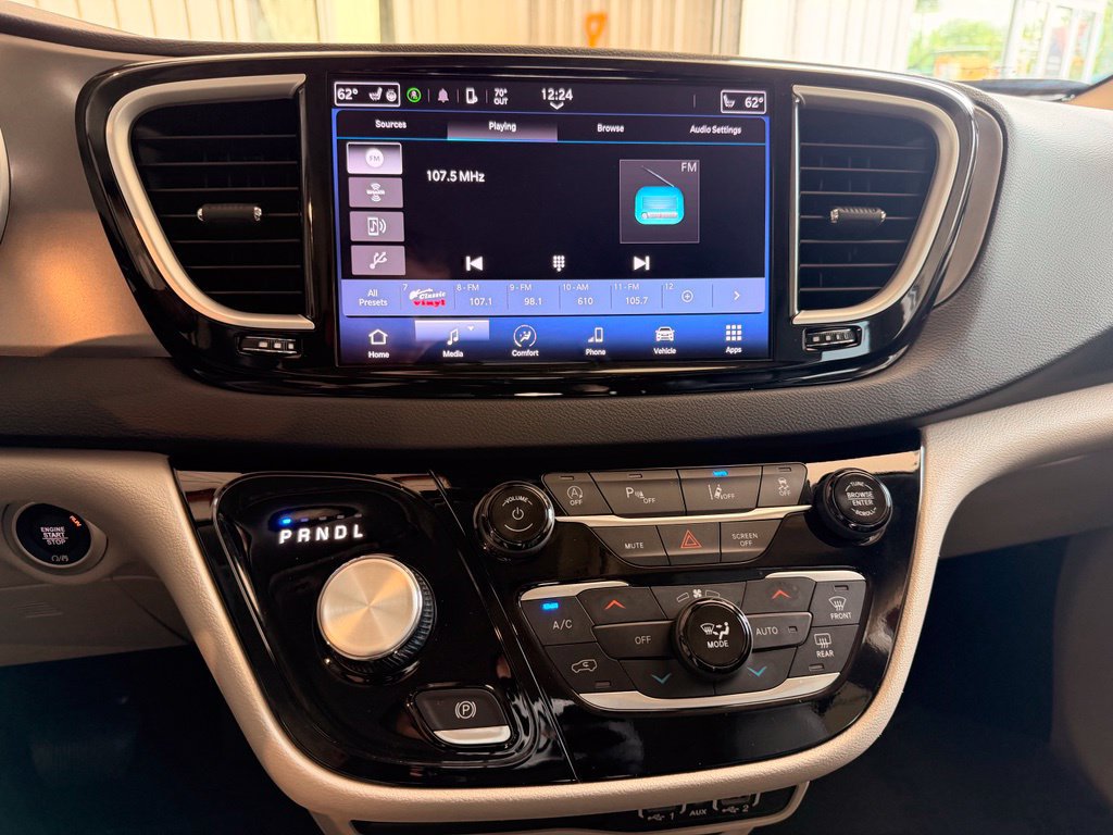 Used 2024 Chrysler Pacifica Touring-L FWD image 14
