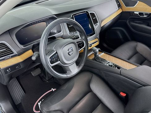 Used 2022 Volvo XC90 T5 Momentum image 5