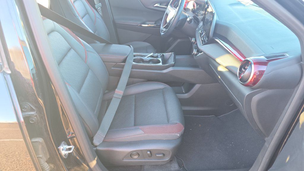 Used 2025 Chevrolet Equinox RS w/ Safety and Technology Package FWD image 16
