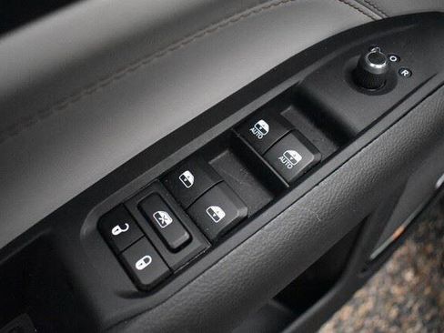 Used 2025 Jeep Compass Limited w/ Elite Group AWD/4WD image 25