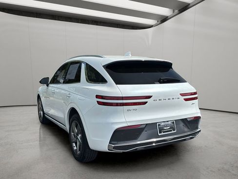 Certified 2026 Genesis GV70 2.5T AWD/4WD image 3