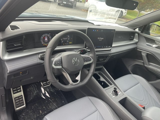New 2026 Volkswagen Tiguan SE R-Line AWD/4WD image 11