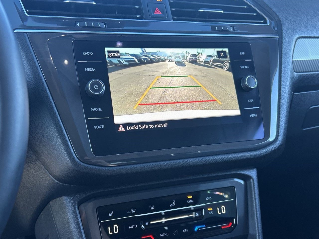 Used 2022 Volkswagen Tiguan SE w/ Panoramic Sunroof Package FWD image 24