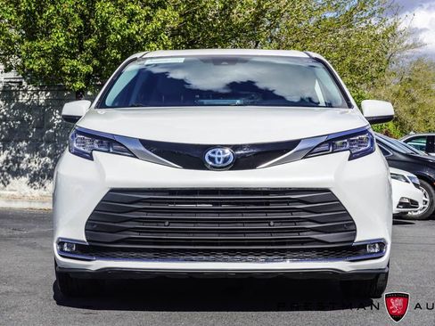 Used 2024 Toyota Sienna XLE image 17