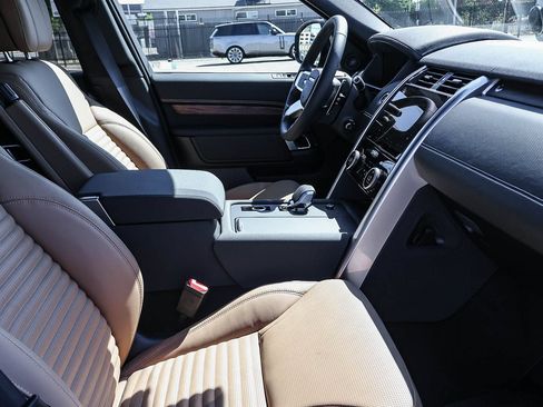 New 2026 Land Rover Discovery Dynamic SE AWD/4WD image 17