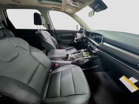 New 2025 Kia Telluride S image 32