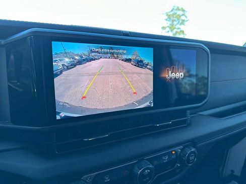 Used 2025 Jeep Wrangler Rubicon image 50