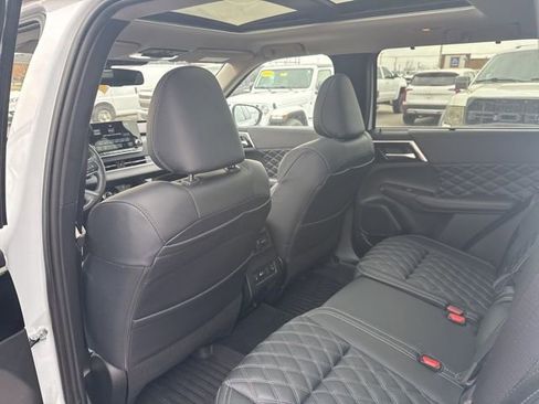 Used 2024 Mitsubishi Outlander SEL image 29