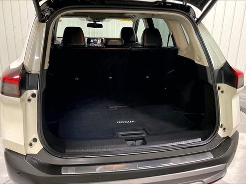 Used 2023 Nissan Rogue SL w/ SL Premium Package image 38
