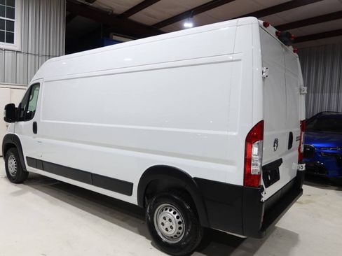 Used 2024 RAM ProMaster 2500 w/ Convenience Group FWD image 2