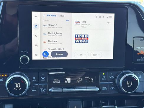 Certified 2024 Toyota Highlander XLE image 36