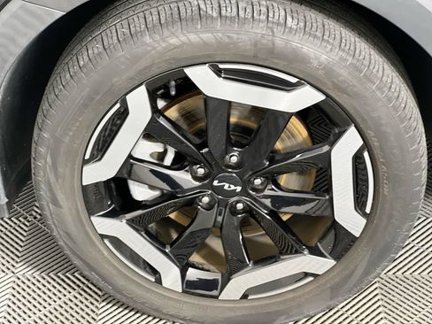 Certified 2024 Kia Telluride EX w/ EX Captain's Chair Package FWD image 11