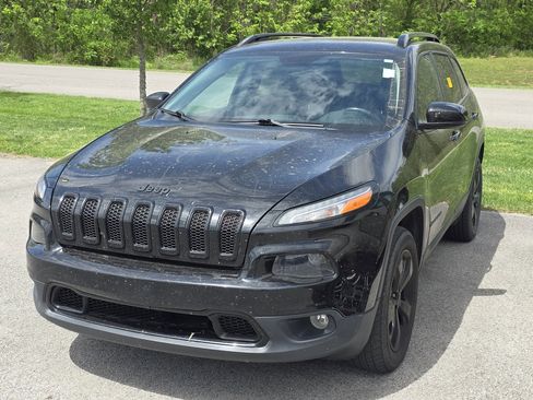 Used 2017 Jeep Cherokee Limited image 7