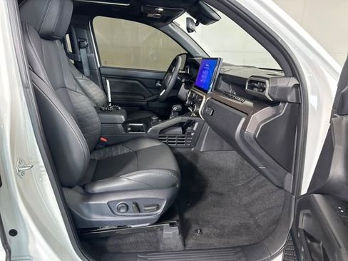 Used 2024 Toyota Tacoma TRD Off-Road image 28