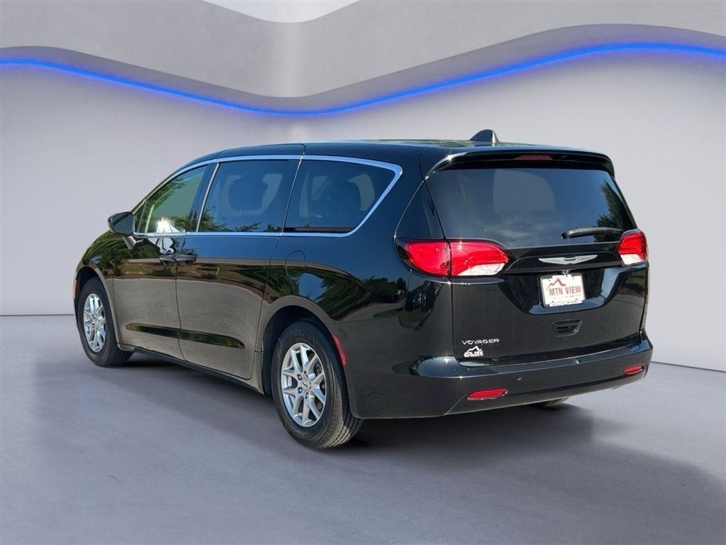 Used 2024 Chrysler Voyager LX FWD image 3