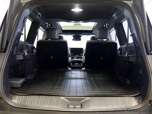 Used 2025 Lexus GX 550 w/ Accessory Package (2T) AWD/4WD image 35