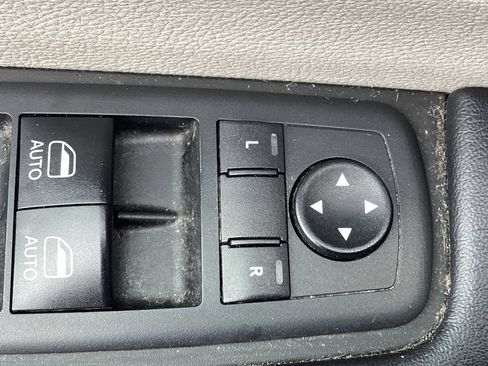 Used 2018 Chrysler Pacifica Touring Plus w/ Tire & Wheel Group image 42