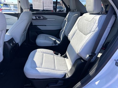 Used 2025 Ford Explorer Platinum w/ Ultimate Package AWD/4WD image 8