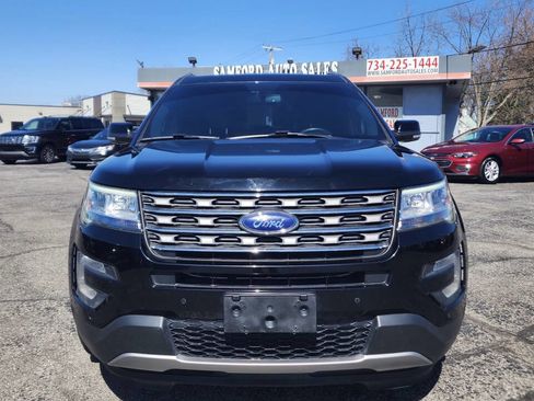 Used 2017 Ford Explorer XLT w/ Equipment Group 202A image 7
