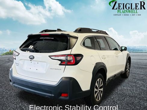 Used 2024 Subaru Outback Premium AWD/4WD image 6