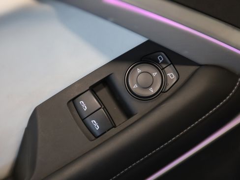 Used 2018 Chevrolet Camaro SS RWD image 15