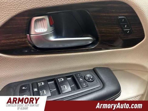 Used 2023 Chrysler Pacifica Limited image 8
