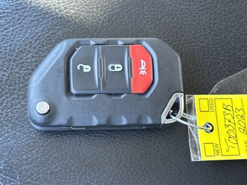 Used 2023 Jeep Gladiator Sport image 2