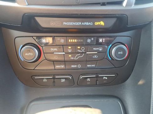 Certified 2020 Ford Transit Connect XLT image 20