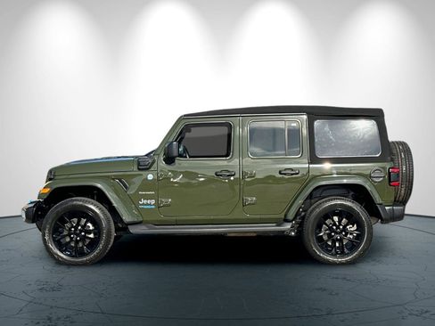 Used 2022 Jeep Wrangler Unlimited Sahara w/ Cold Weather Group image 7