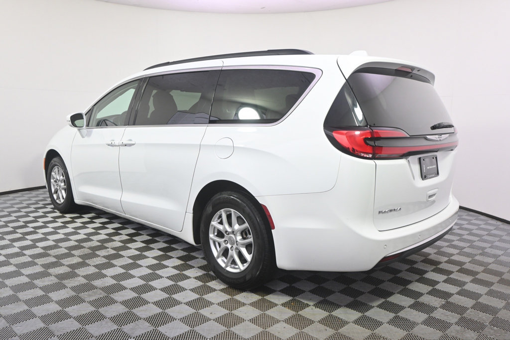 Used 2022 Chrysler Pacifica Touring-L FWD image 3