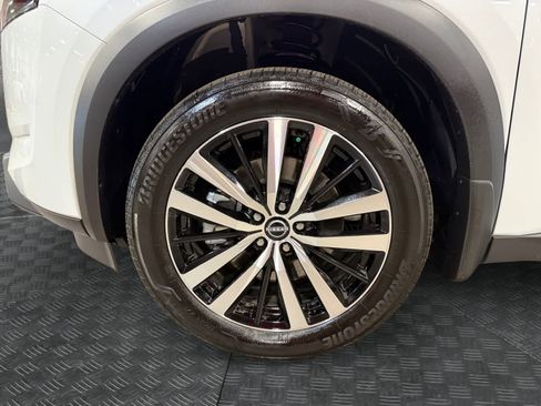 Used 2025 Nissan Pathfinder Platinum image 15