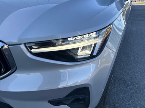 Certified 2025 Volvo XC40 B5 Plus AWD/4WD image 8