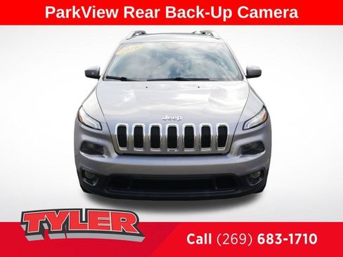 Used 2016 Jeep Cherokee Latitude FWD image 2