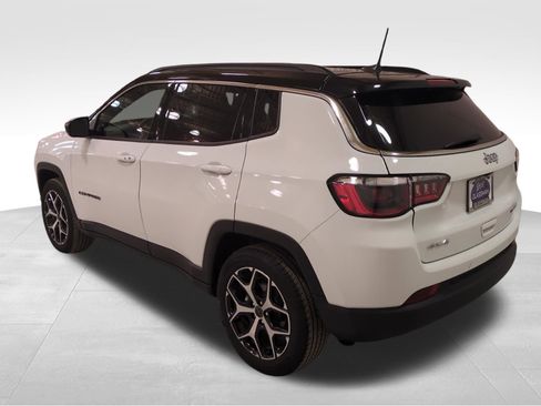 Used 2025 Jeep Compass Limited image 6