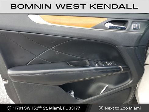 Used 2017 Lincoln MKC Reserve image 22