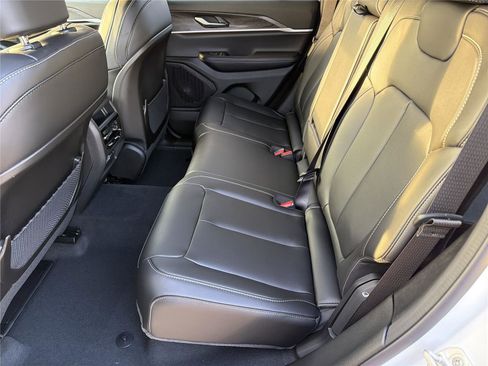 New 2025 Jeep Grand Cherokee Limited w/ Black Appearance Package image 22