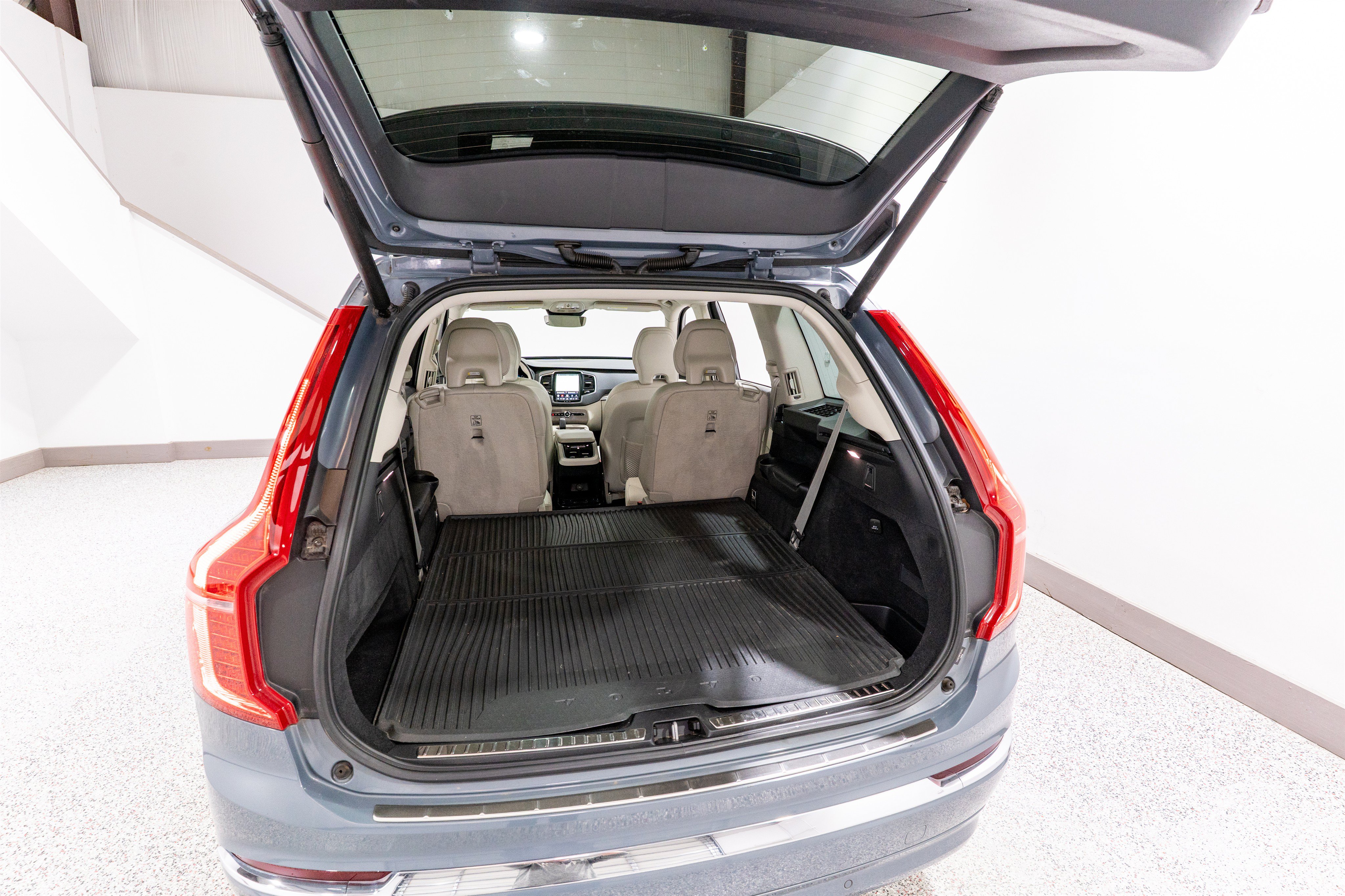 Used 2023 Volvo XC90 B6 Plus w/ Protection Package Premier AWD/4WD image 34