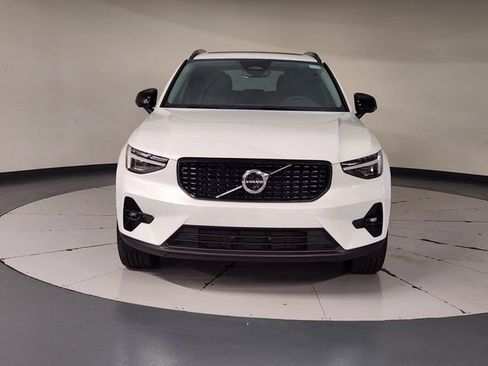 Certified 2026 Volvo XC40 B5 Plus AWD/4WD image 9