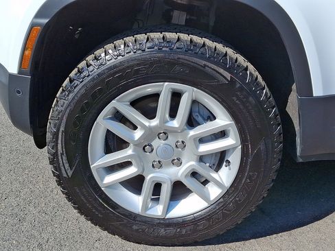 Used 2025 Land Rover Defender 110 S AWD/4WD image 9