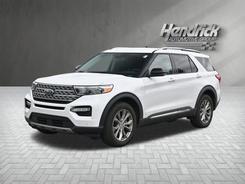 Used 2023 Ford Explorer Limited w/ Equipment Group 301A AWD/4WD image 5