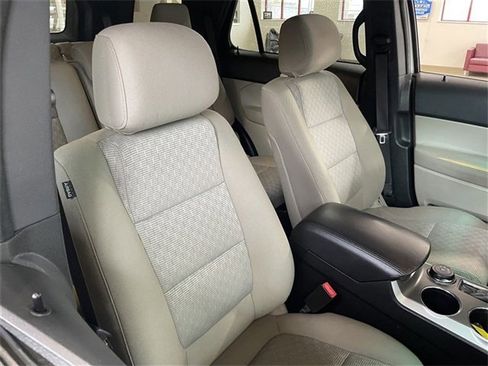 Used 2014 Ford Explorer XLT image 18