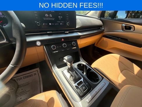 Used 2024 Kia Carnival LX FWD image 22