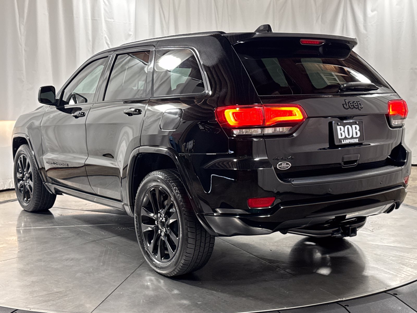 Used 2018 Jeep Grand Cherokee Altitude AWD/4WD image 9
