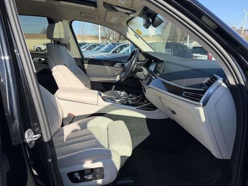 Used 2021 BMW X7 xDrive40i w/ Executive Package image 12