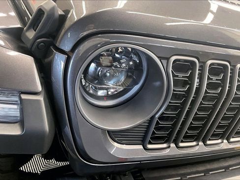 Used 2025 Jeep Gladiator Mojave image 26