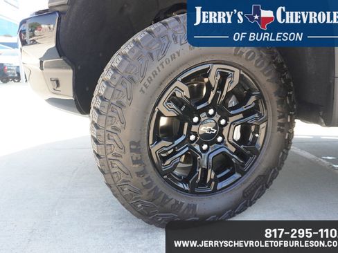 Used 2025 Chevrolet Silverado 1500 ZR2 w/ Technology Package AWD/4WD image 12