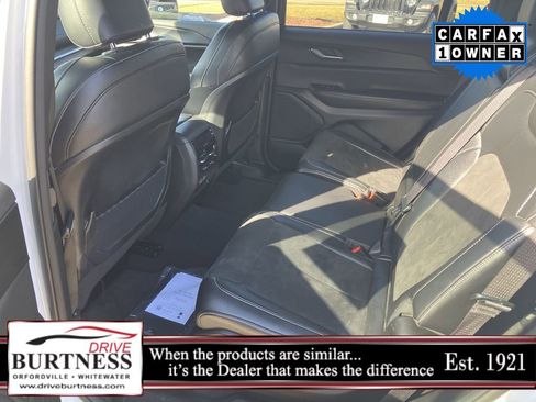 Used 2024 Jeep Grand Cherokee L Laredo image 12