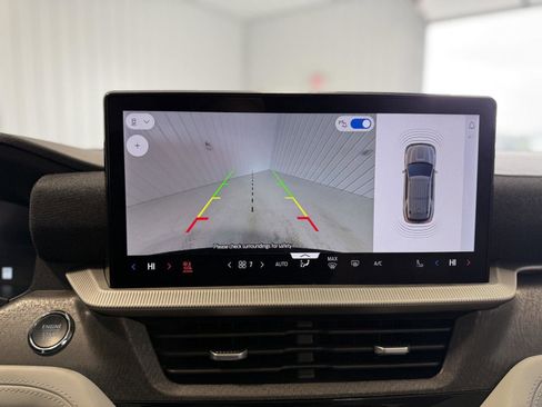 Certified 2025 Ford Explorer Platinum w/ Ultimate Package image 18