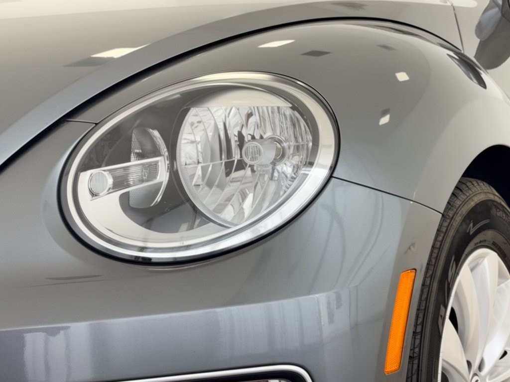 Used 2018 Volkswagen Beetle 2.0T FWD image 12