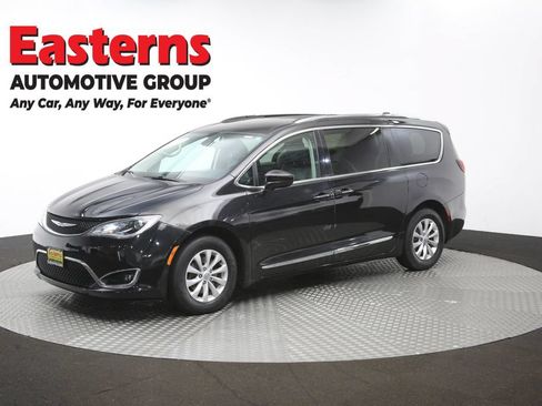Used 2019 Chrysler Pacifica Touring-L FWD image 55